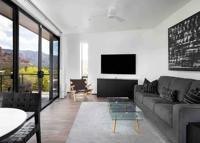 Villa Luxurious Modern Masterpiece In Uptown