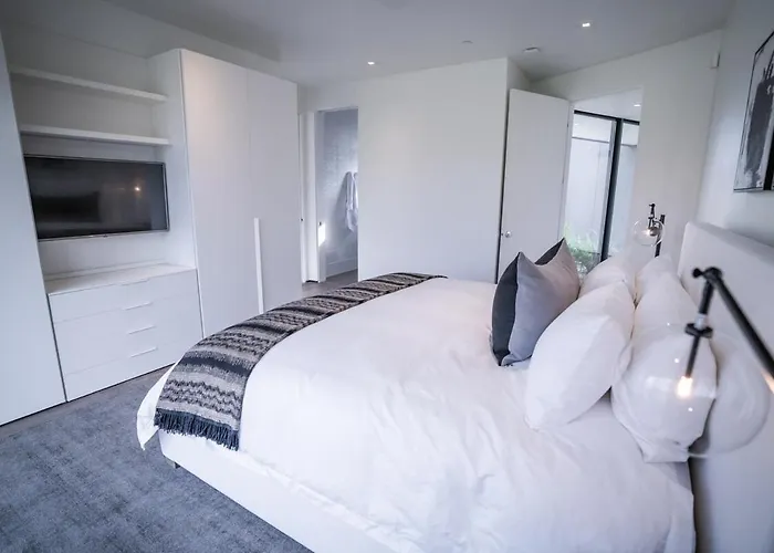 Villa Luxurious Modern Masterpiece In Uptown
