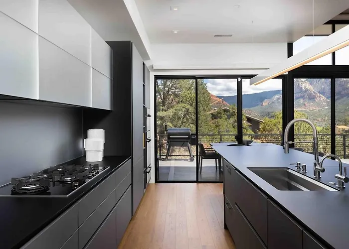 Villa Luxurious Modern Masterpiece In Uptown *