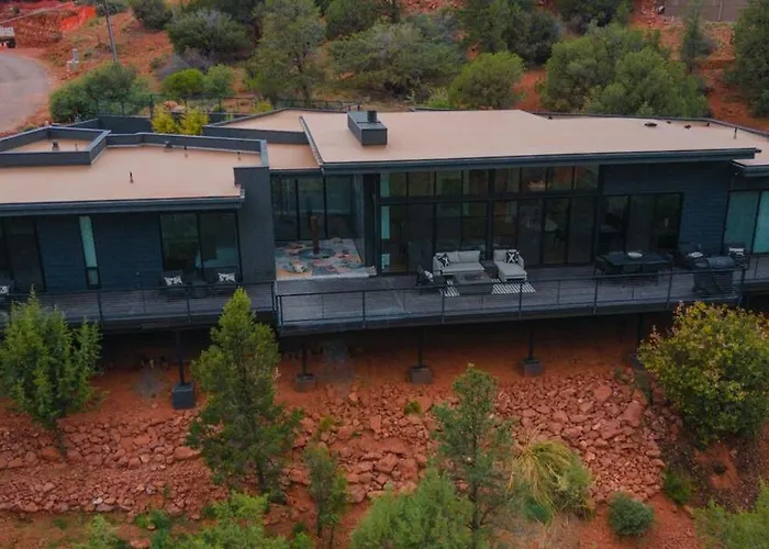 Villa Luxurious Modern Masterpiece In Uptown *