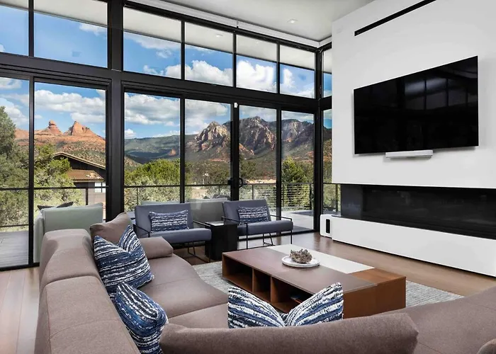 Luxurious Modern Masterpiece In Uptown *