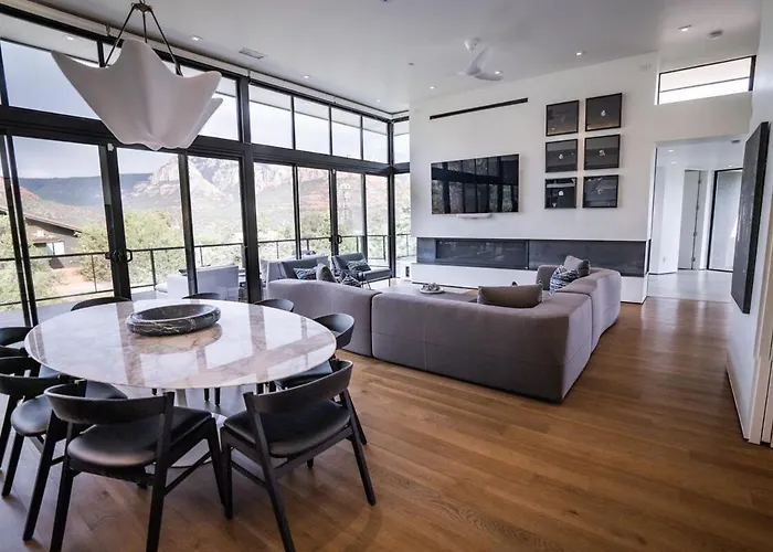 Villa Luxurious Modern Masterpiece In Uptown