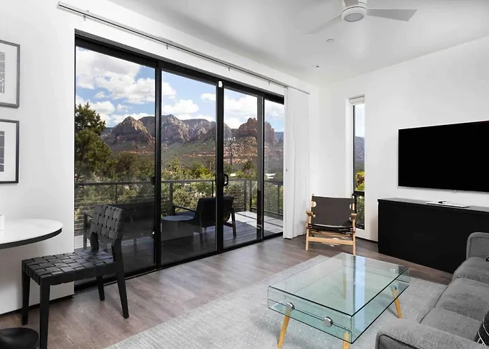 Luxurious Modern Masterpiece In Uptown Villa *