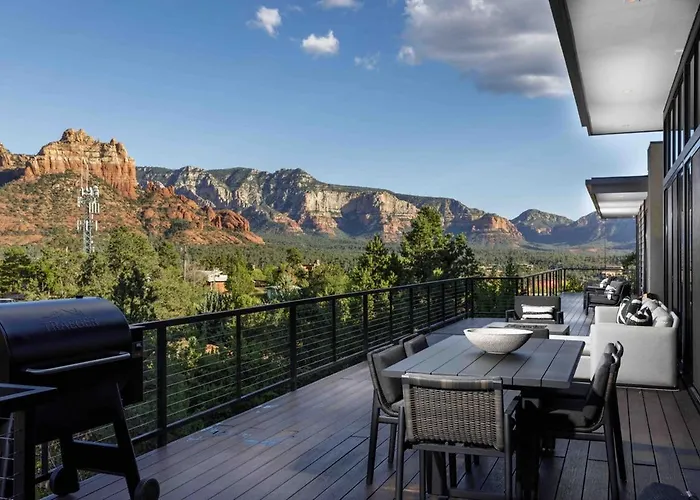 Luxurious Modern Masterpiece In Uptown