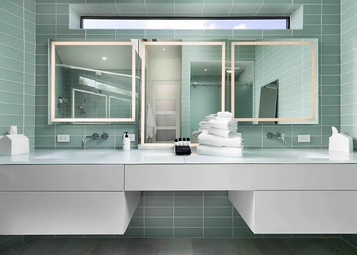 Villa Luxurious Modern Masterpiece In Uptown