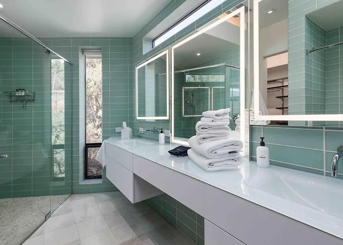 Luxurious Modern Masterpiece In Uptown * Sedona